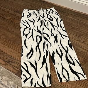 XS printed pants never worn